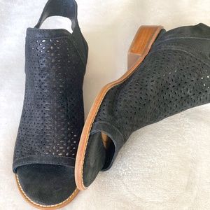 Sofft Nalda Black Leather Laser Cut Sandals Size 8.5